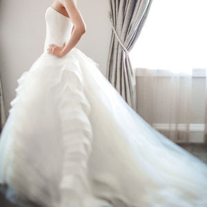 Authentic Vera Wang Wedding Dress Size 2